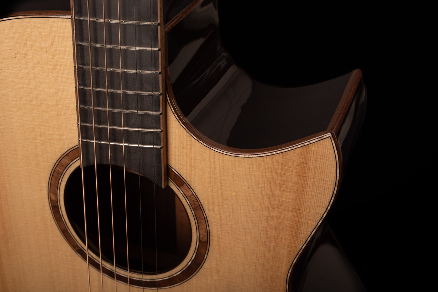 AVENIR 25 SERIES AUDITORIUM ENGELMANN SPRUCE WENGE FAN FRET