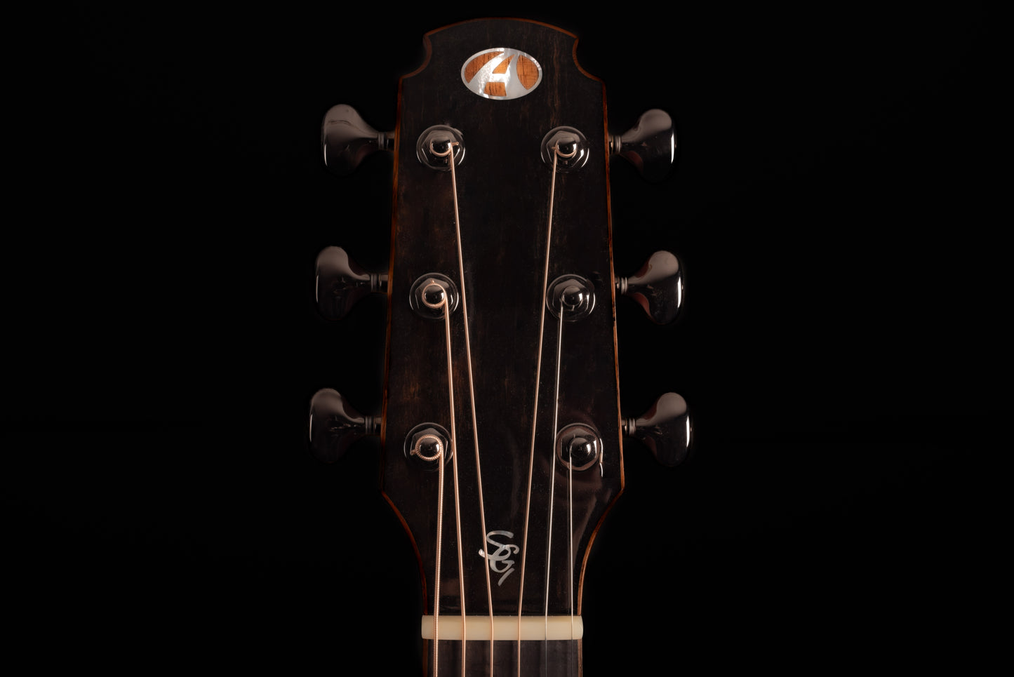 AVENIR 25 SERIES AUDITORIUM ENGELMANN SPRUCE WENGE