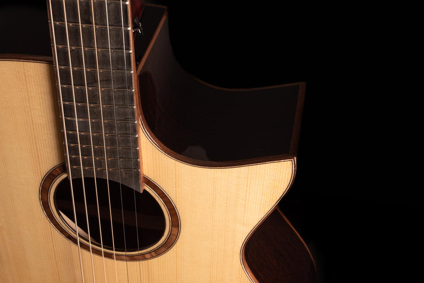 AVENIR 25 SERIES LARGE AUDITORIUM ENGELMANN SPRUCE WENGE FAN FRET