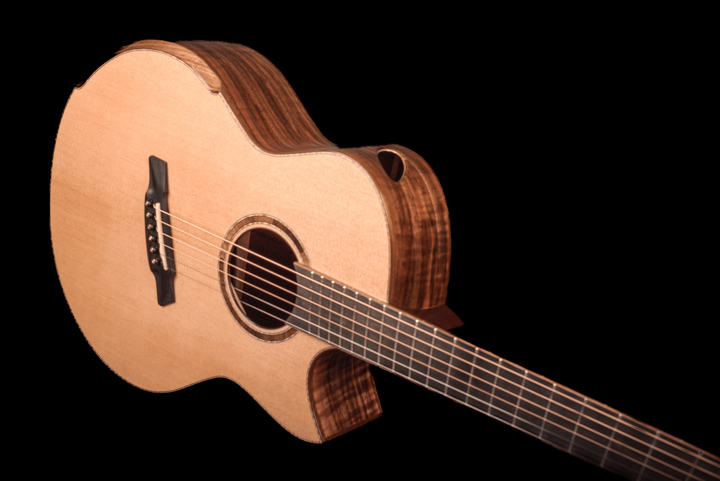 AVENIR 25 SERIES AUDITORIUM SITKA SPRUCE FLAMED WALNUT FAN FRET