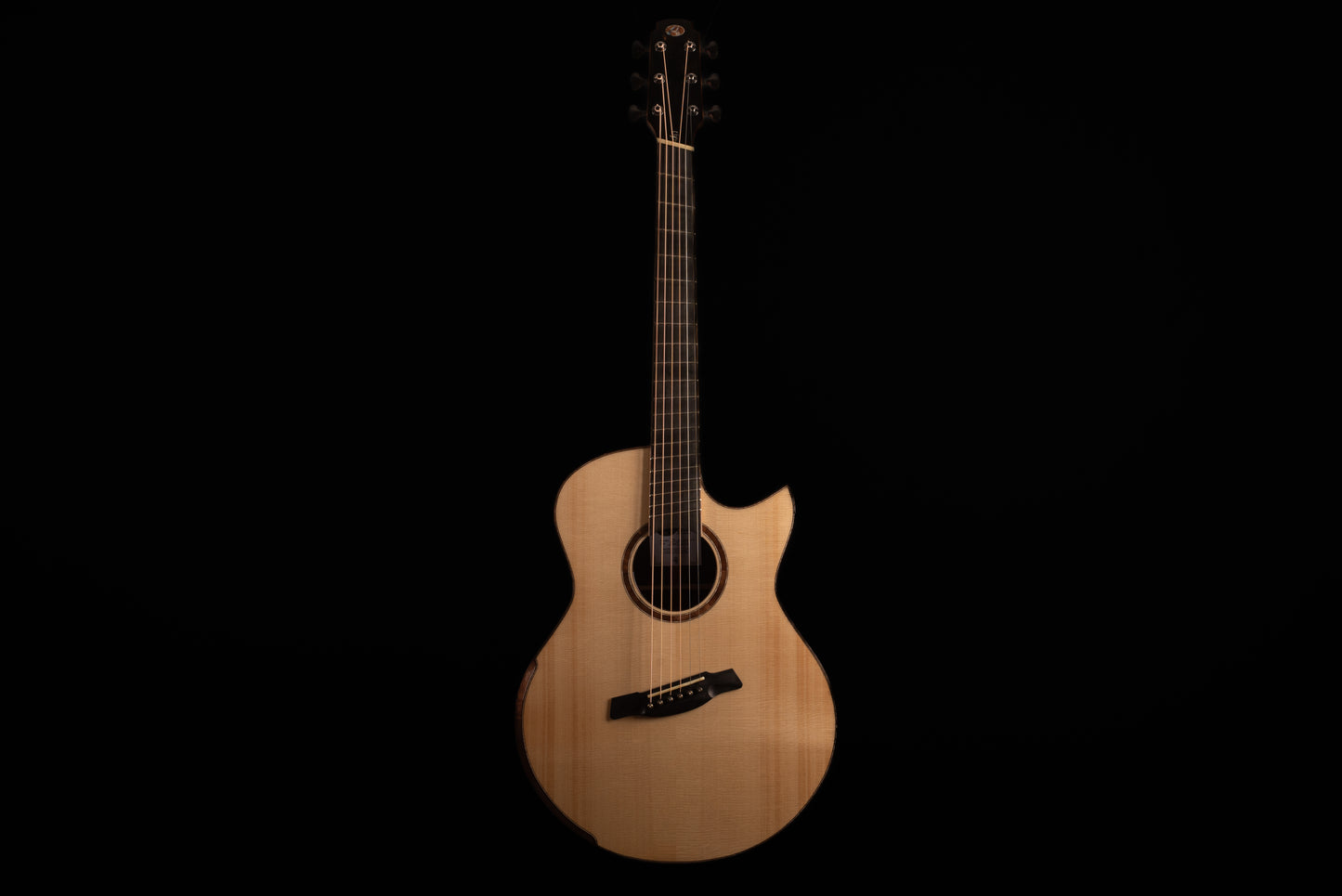 AVENIR 25 SERIES AUDITORIUM ENGELMANN SPRUCE WENGE FAN FRET