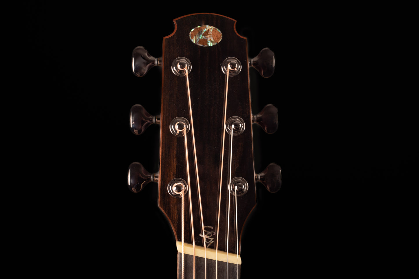 AVENIR 25 SERIES AUDITORIUM CEDAR SANTOS ROSEWOOD