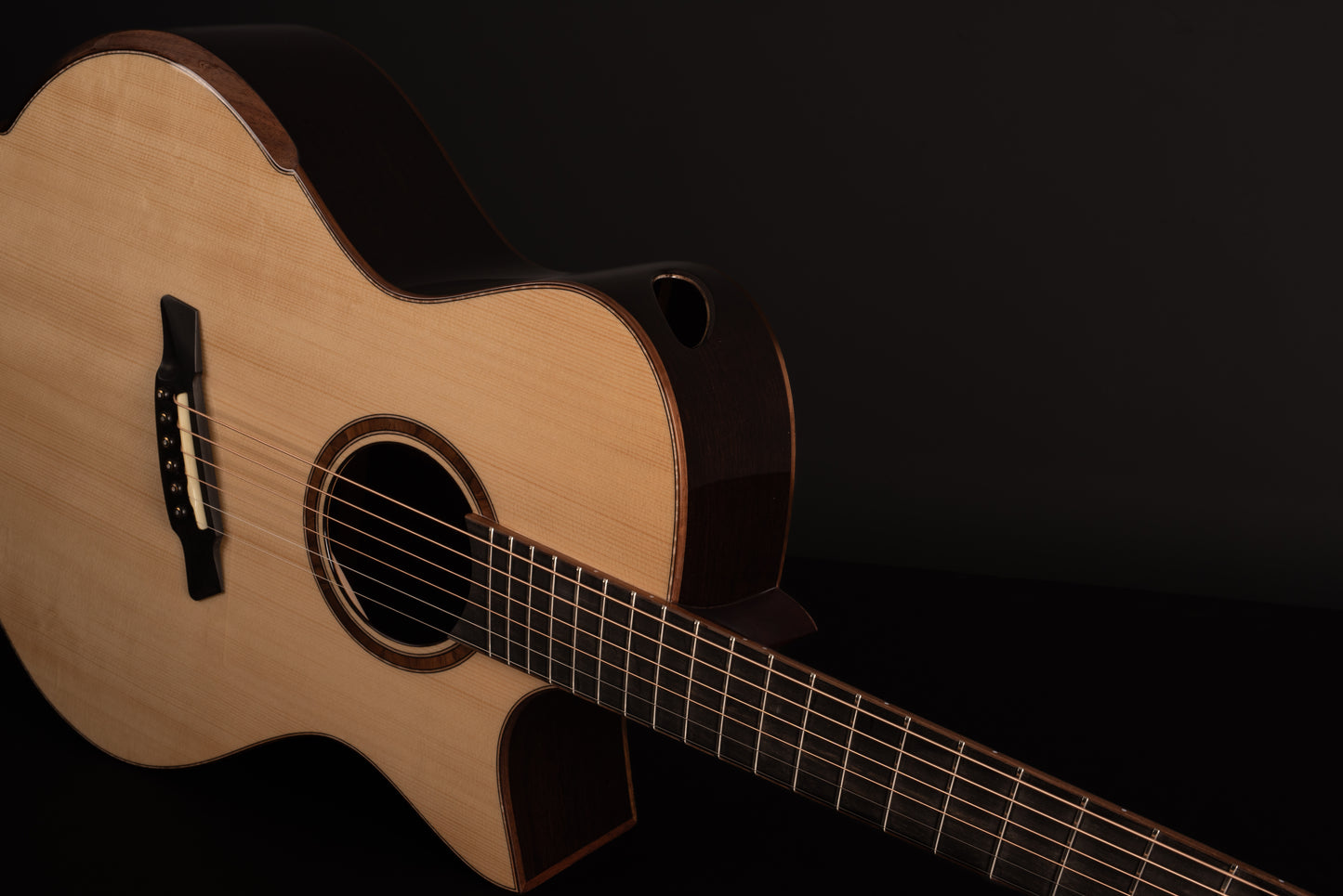 AVENIR 25 SERIES LARGE AUDITORIUM ENGELMANN SPRUCE WENGE FAN FRET